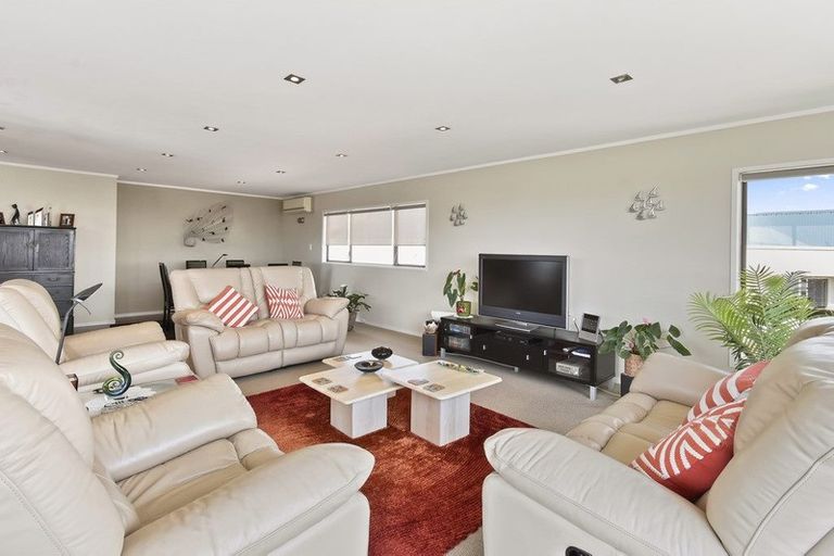 Photo of property in 6a Torkar Road, Clarks Beach, 2122