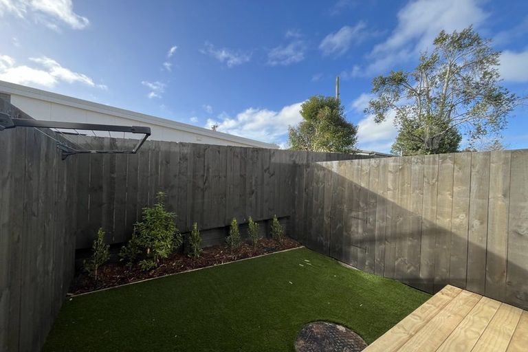 Photo of property in 7/157 Beach Haven Road, Beach Haven, Auckland, 0626