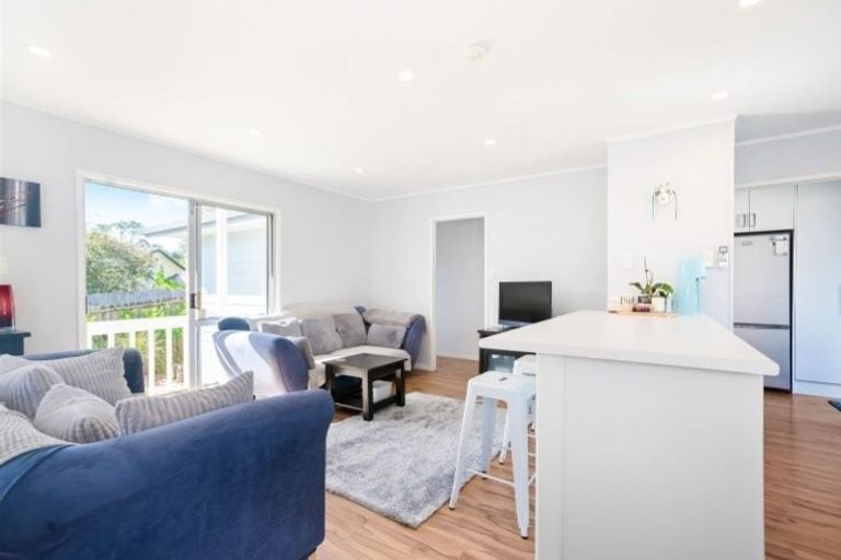 Photo of property in 106 Spinella Drive, Bayview, Auckland, 0629