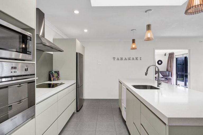 Photo of property in 21 Montague Grove, Stratford, 4332