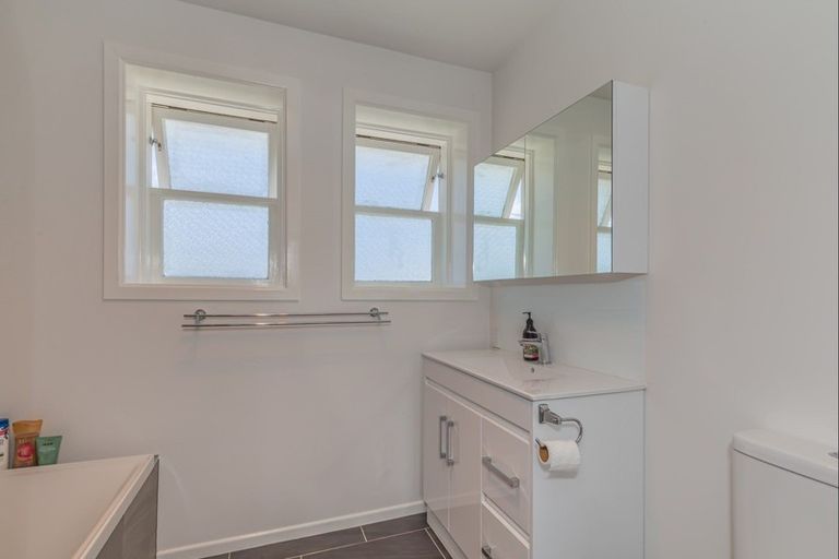 Photo of property in 51 Winchester Street, Levin, 5510