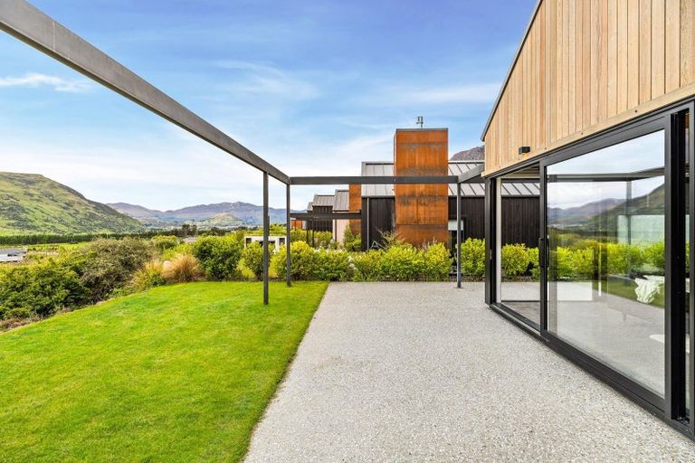 Photo of property in 17 Double Cone Road, Jacks Point, Queenstown, 9371