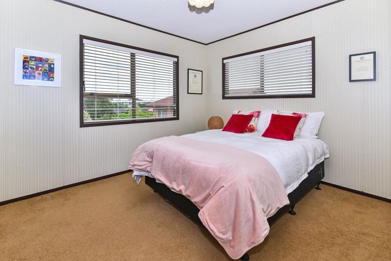 Photo of property in 2/12 Steeple Rise, Pakuranga, Auckland, 2010