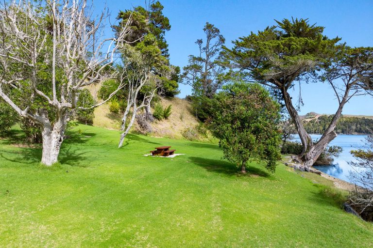 Photo of property in 16a Salt River View Road, Kaiwaka, 0573