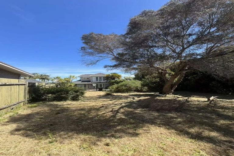 Photo of property in 37 Strid Road, Te Atatu South, Auckland, 0610