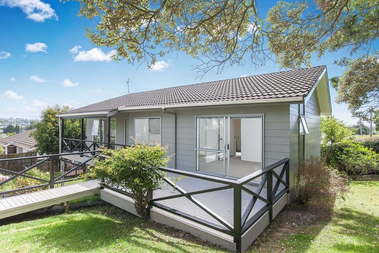 Photo of property in 1/1 Celeste Place, Totara Vale, Auckland, 0627