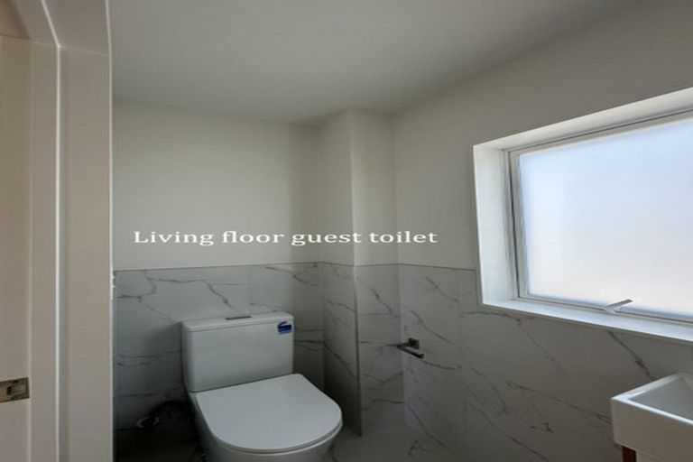 Photo of property in 15a Blenheim Street, Glenfield, Auckland, 0629