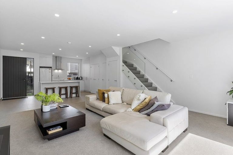 Photo of property in 25/82 East Coast Road, Milford, Auckland, 0620