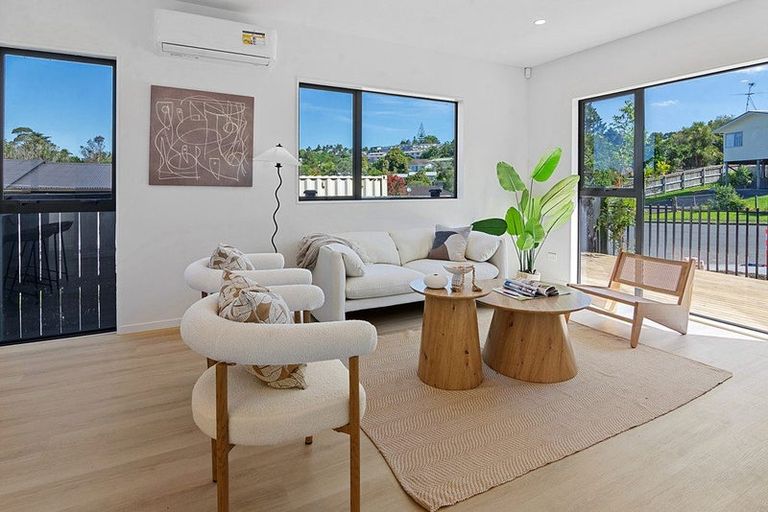 Photo of property in 11 Glenfinn Place, Massey, Auckland, 0614