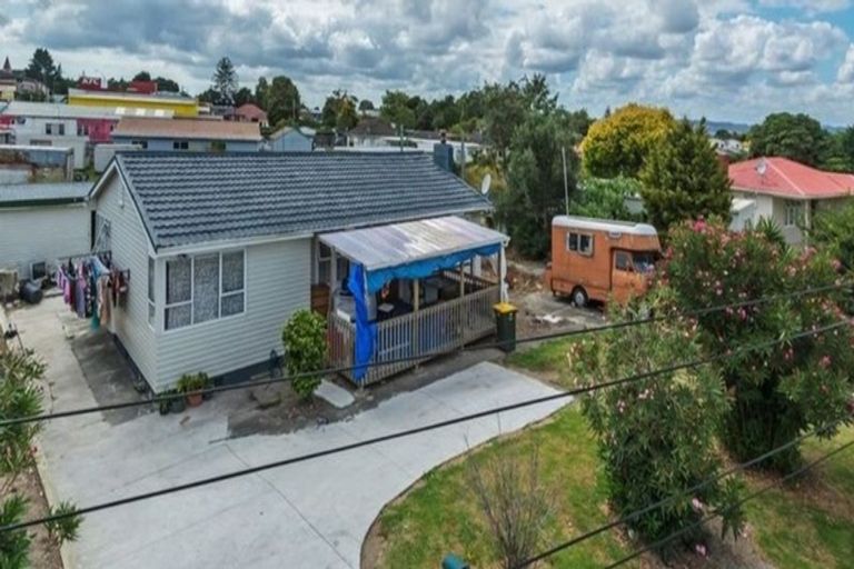 Photo of property in 2 Beaumonts Way, Manurewa, Auckland, 2102