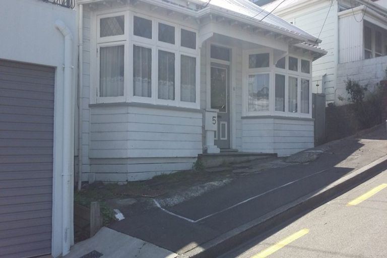 Photo of property in 5 Brown Street, Mount Cook, Wellington, 6021