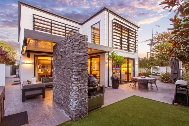 Photo of property in 2 Roa Road, Fendalton, Christchurch, 8041