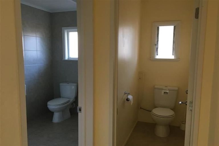 Photo of property in 213 Memorial Avenue, Burnside, Christchurch, 8053