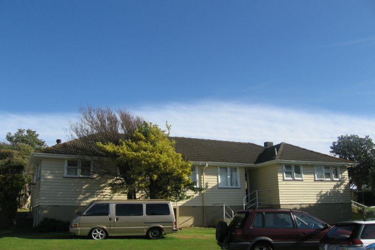 Photo of property in 16a-b D'urville Street, Cannons Creek, Porirua, 5024