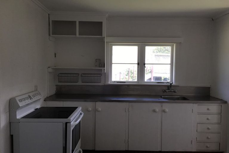 Photo of property in 11 Matipo Road, Mairangi Bay, Auckland, 0630