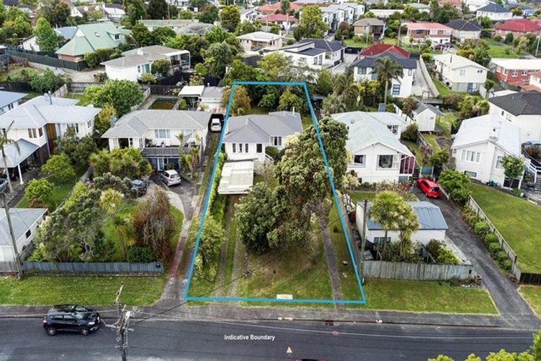 Photo of property in 8 Coniston Avenue, Te Atatu South, Auckland, 0610