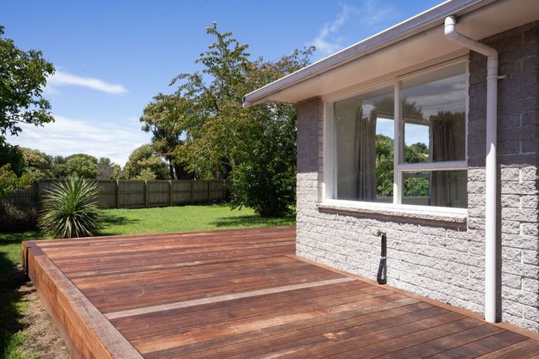 Photo of property in 22 Besant Place, Avondale, Christchurch, 8061