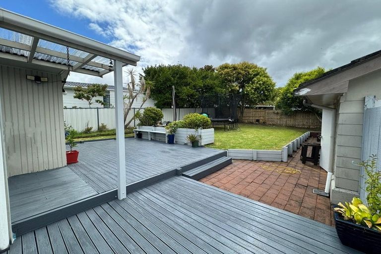 Photo of property in 32 Felgrove Street, Glendene, Auckland, 0602