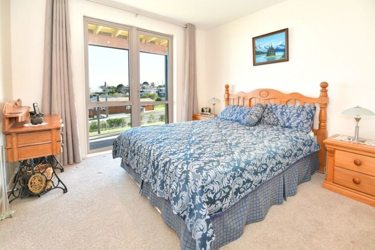 Photo of property in 92a Tiri Road, Manly, Whangaparaoa, 0930