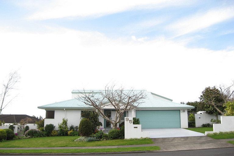 Photo of property in 95 Branch Road, Highlands Park, New Plymouth, 4312