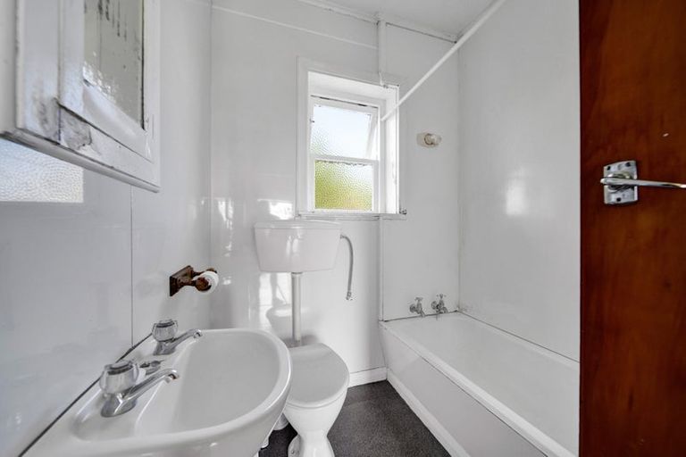 Photo of property in 40-42 Dixon Avenue, Hawera, 4610