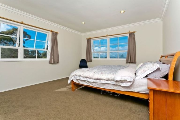 Photo of property in 54 Normanton Street, Glenfield, Auckland, 0629