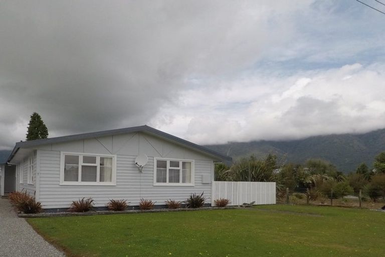 Photo of property in 7 Roberts Street, Whataroa, 7886