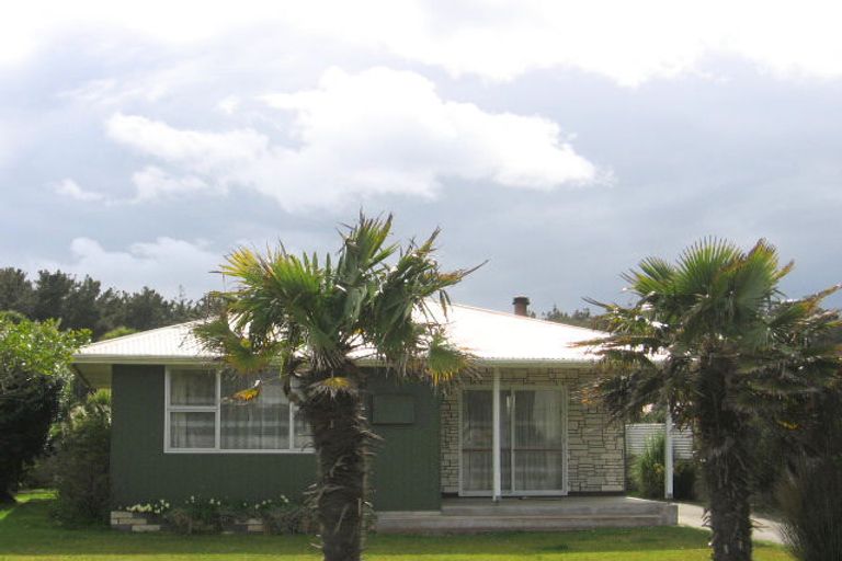 Photo of property in 5 Hennessy Street West, Foxton Beach, Foxton, 4815