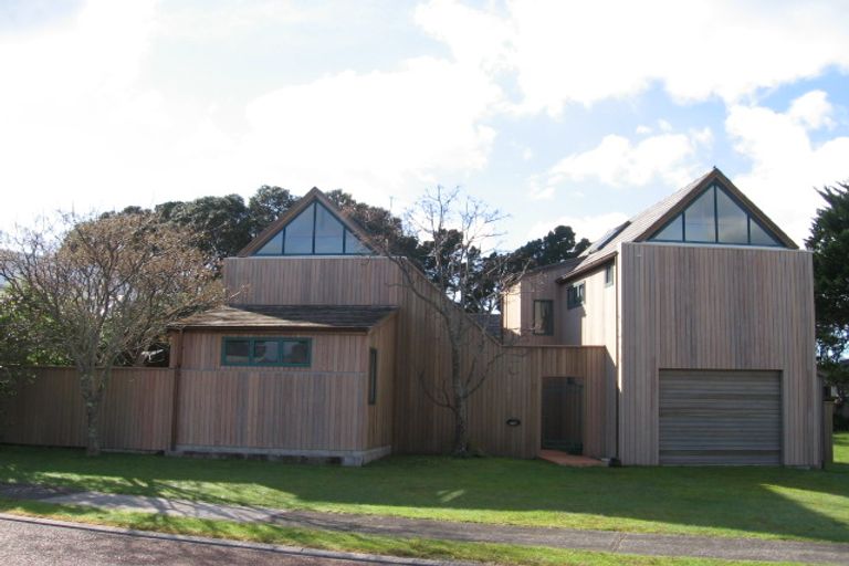 Photo of property in 2 Courtney Close, Pauanui, Hikuai, 3579