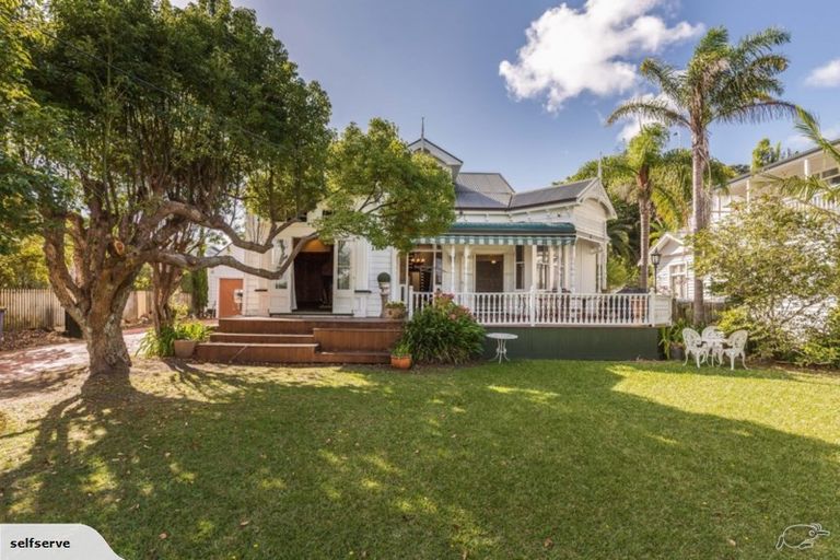 Photo of property in 5 Queen Street, Northcote Point, Auckland, 0627
