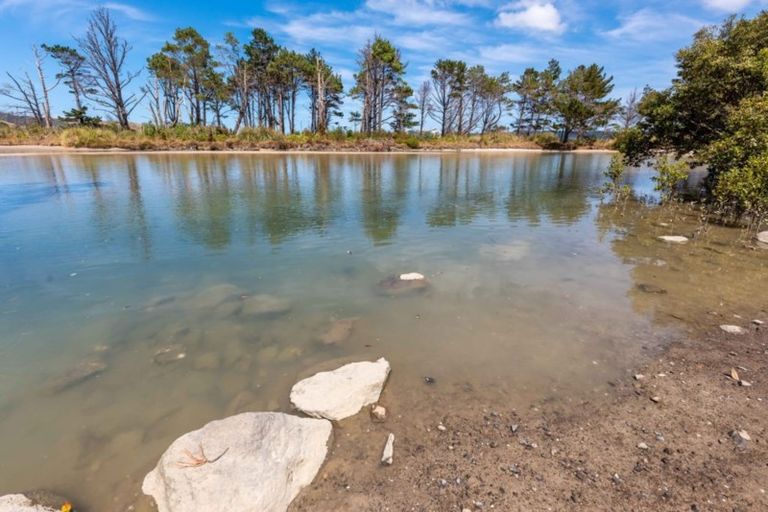 Photo of property in 4 Koutu Beach Road, Opononi, Kaikohe, 0473