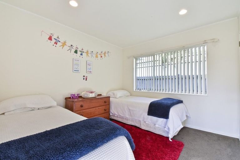 Photo of property in 40 Goodwood Drive, Goodwood Heights, Auckland, 2105