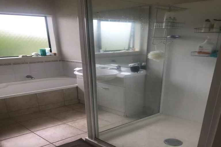 Photo of property in 40 Medvale Avenue, Flat Bush, Auckland, 2019