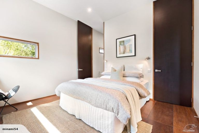 Photo of property in 8a Wairata Place, Te Atatu South, Auckland, 0610