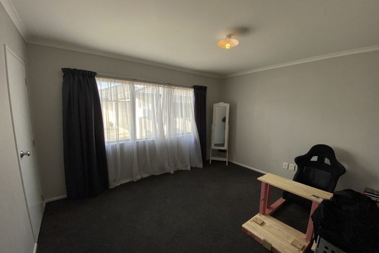 Photo of property in 8 Tiraumea Street, Palmerston North, 4410