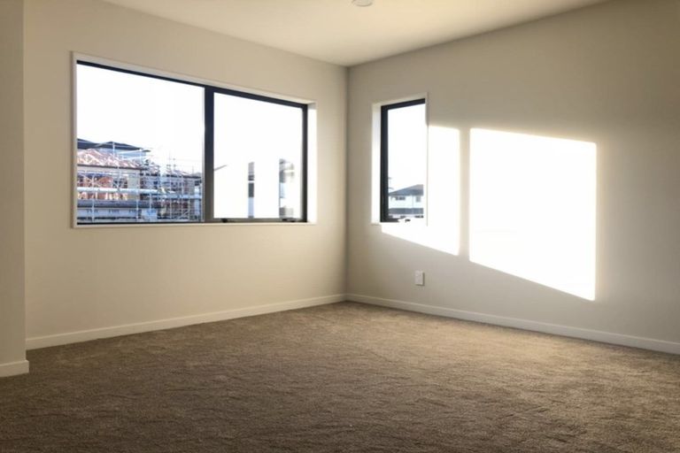 Photo of property in 92 Colonial Drive, Silverdale, 0932