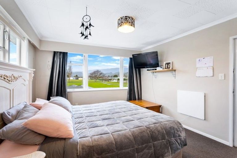 Photo of property in 10 Whitley Avenue, Ebdentown, Upper Hutt, 5018