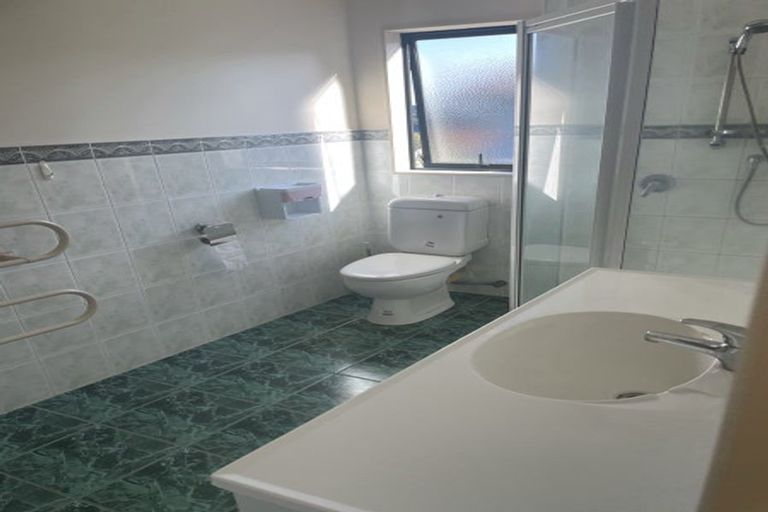 Photo of property in 3 Maidstone Place, Oteha, Auckland, 0632