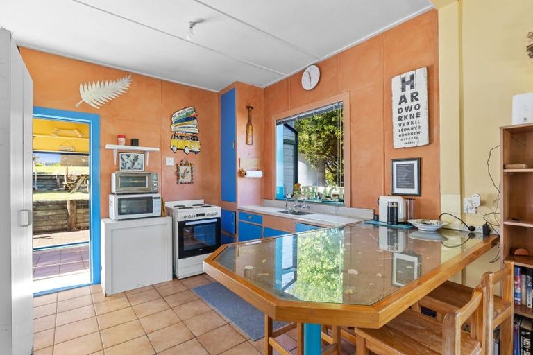 Photo of property in 43 Pinedale Crescent, Riversdale Beach, Masterton, 5872