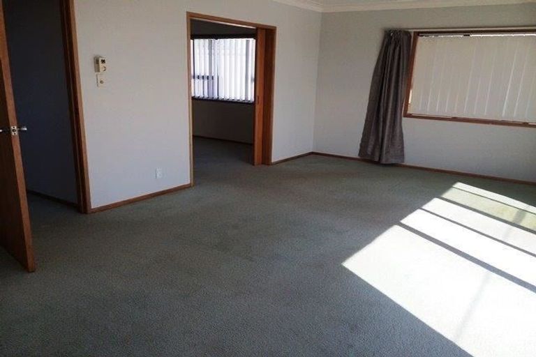 Photo of property in 1/37 Takutai Avenue, Half Moon Bay, Auckland, 2012