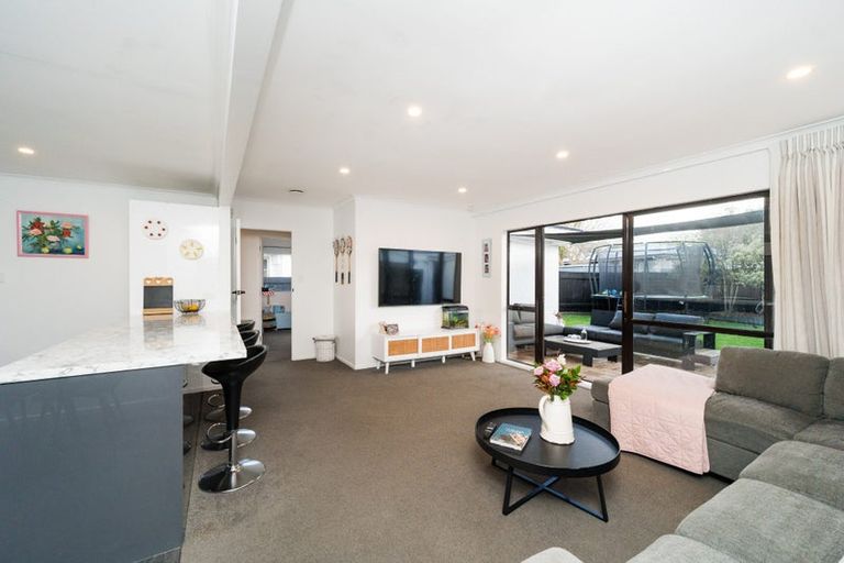 Photo of property in 21 Lyndale Place, Kelvin Grove, Palmerston North, 4414