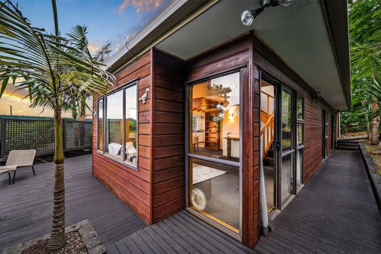 Photo of property in 1/86 Waimumu Road, Massey, Auckland, 0614