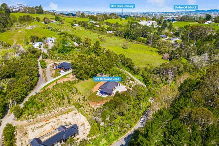 Photo of property in 224 Birdwood Road, Massey, Auckland, 0614