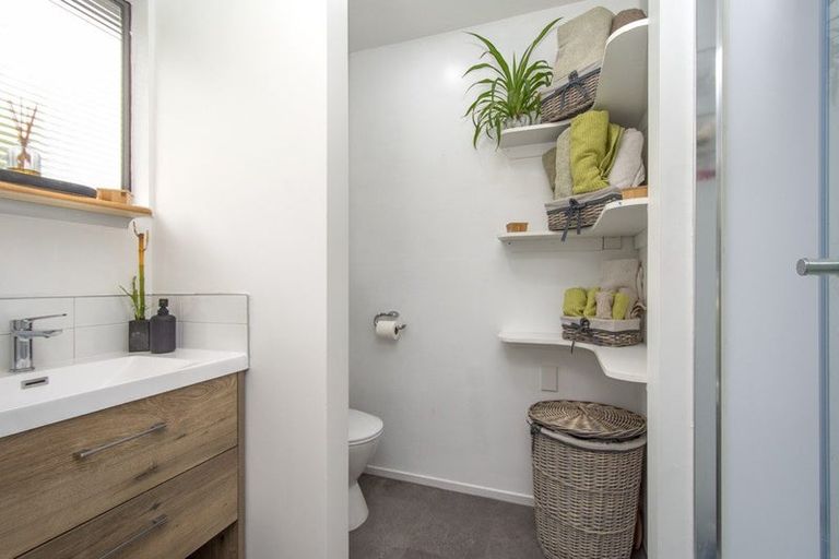 Photo of property in 10 Osmond Lane, Mount Pleasant, Christchurch, 8081