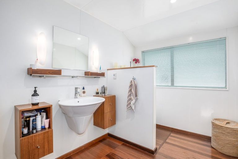 Photo of property in 1/6 Mana Esplanade, Paremata, Porirua, 5026