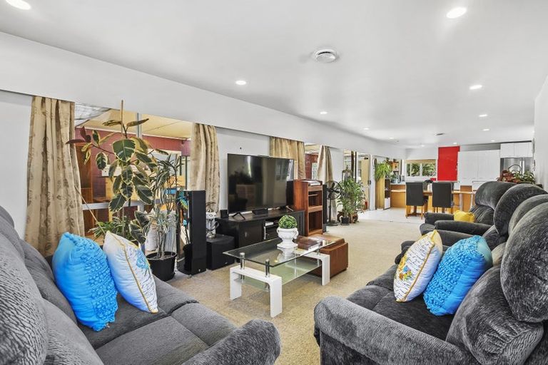 Photo of property in 5 Sumich Place, West Harbour, Auckland, 0618