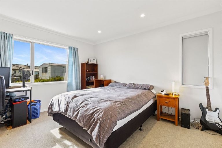 Photo of property in 27a Kirrie Avenue, Te Atatu South, Auckland, 0610