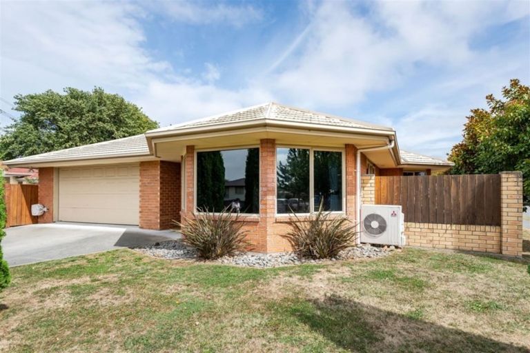 Photo of property in 1 Henridge Place, Avonhead, Christchurch, 8042