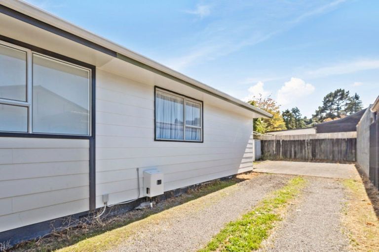 Photo of property in 9b Gemstone Drive, Birchville, Upper Hutt, 5018