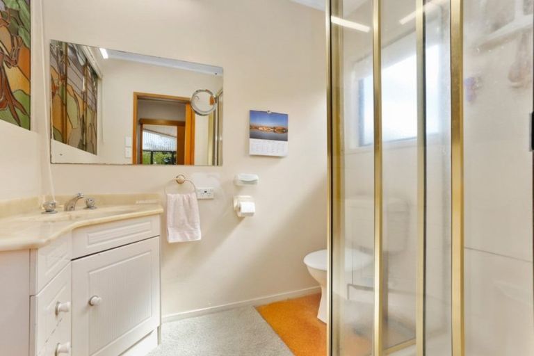 Photo of property in 23 Ellangowan Road, Waiake, Auckland, 0630